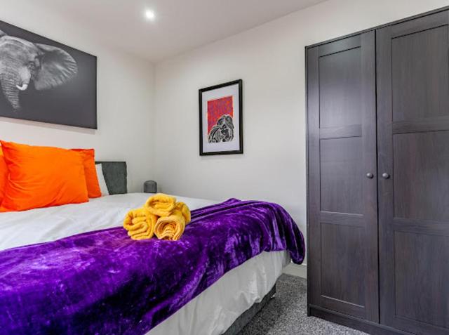Birmingham Apt-Sleeps 4-Walk to City Centre-Pets