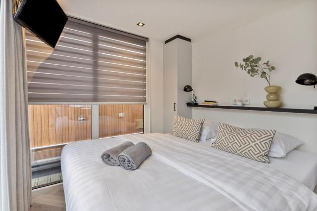 Luxurious waterloft near beach and centre by Weltevreden Experience