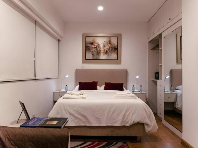 Bright 1BR close to boulevard