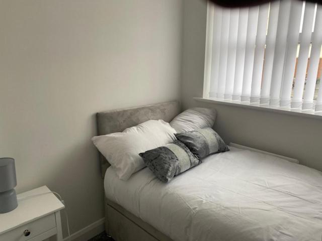 Home Sleeps5-Netflix-Parkg-Near City center Etihad