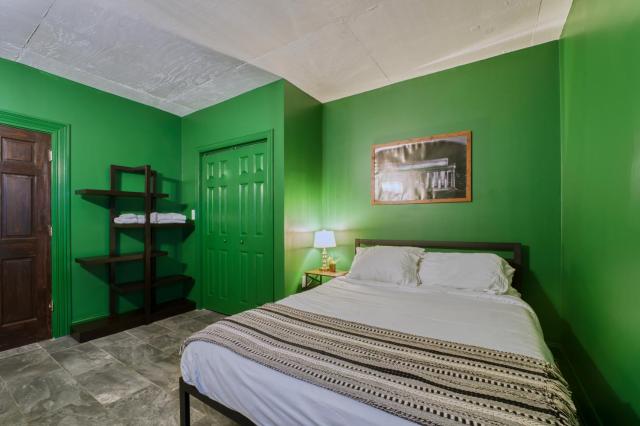 Spacious Capitol Hill 3 Bedroom Home with Free Parking
