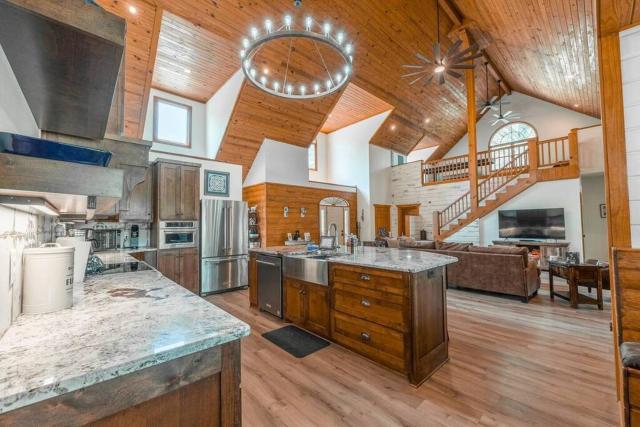 Luxe Hot Springs Cabin w/Pond and Game Room!