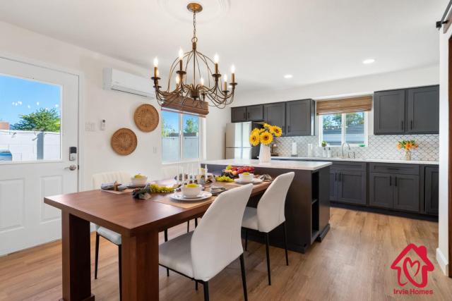 ValleyVibe: Modern Comfort in North Valley - an Irvie Home