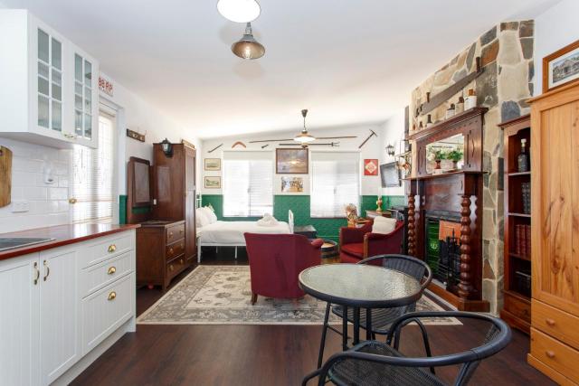 Settlers Cottage