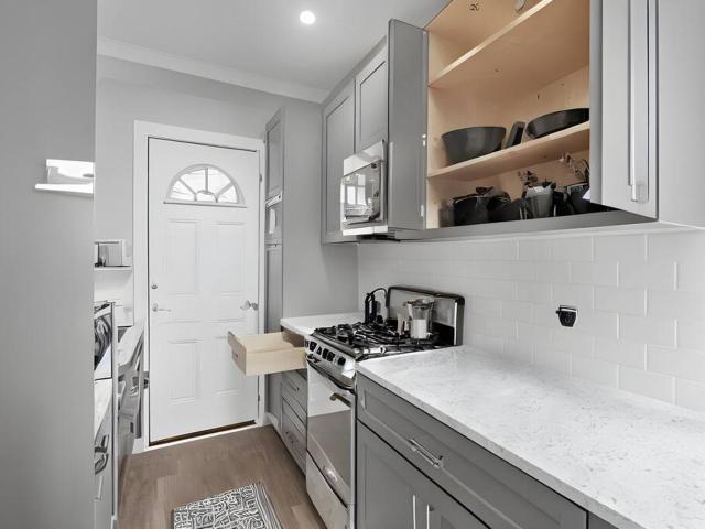 Modern & Fully Furnished 1BR Apartment - Oakdale 3S