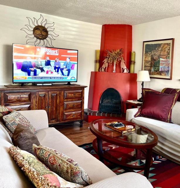 Downtown Historic East-Side Coyote House 2B 2BA