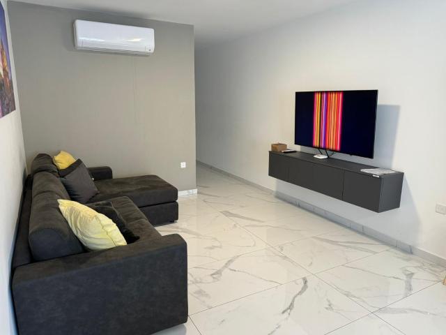 Spacious 3BD Family Apartment with Terrace - by HostMT