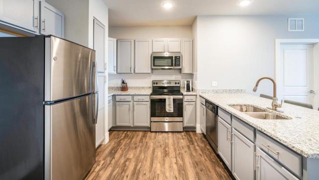 Landing Modern Apartment with Amazing Amenities (ID8172X51)