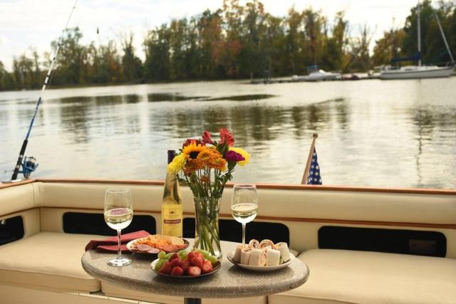 Charming Yacht on Catskill Creek
