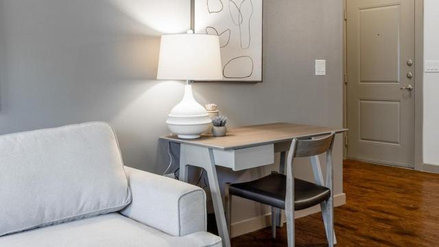 Landing Modern Apartment with Amazing Amenities (ID8123X17)
