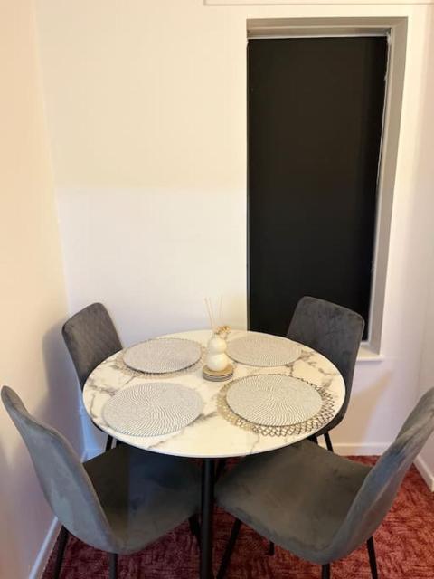 Salford Central 2-Bed - Near Uni & Mcr City Centre
