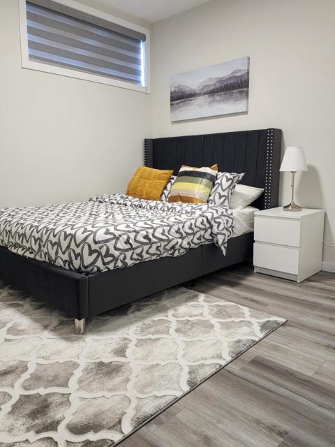 Trendy 2-Bed Oasis Awaits!
