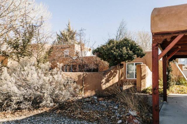 Group Getaway: Serene Adobe Retreat 4-11 guests