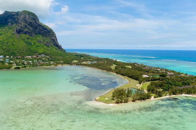 Paradis Beachcomber Golf Resort & Spa