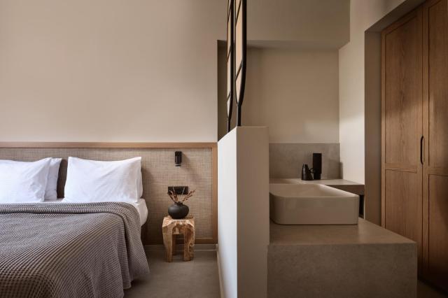 Alamis Hotel & Apartments