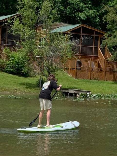 Knotty but Nice-sleeps 6-one minute to lake!