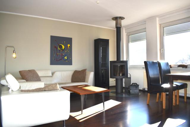 City-Dach-Apartment mit Loggia - Balkon - Kamin