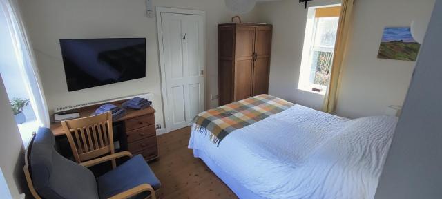Private annex to Victorian villa, with kitchen and Free parking