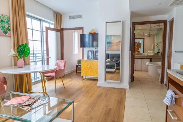 1-Bed Apt with rooftop pool Ocean Dr by the Beach B207