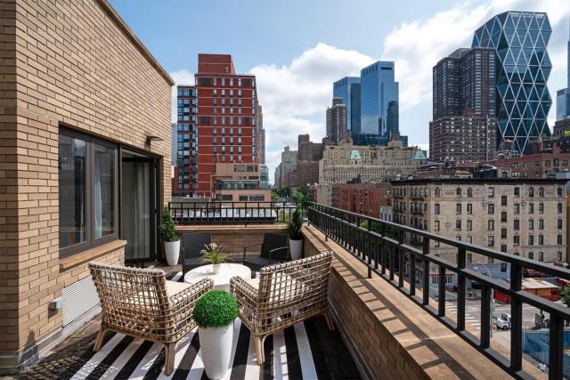809-6A NEW 2BR Private Roof & City View