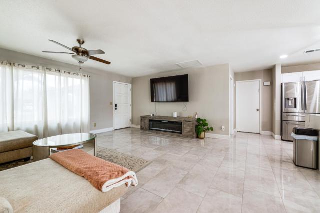 Backyard Oasis! Family-Friendly Tempe Retreat