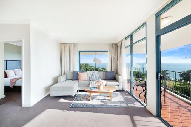 Oceanview Corner - Resort-like Living with Pool
