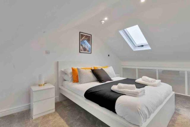 2 Bedroom City Centre Apartment with Free Parking