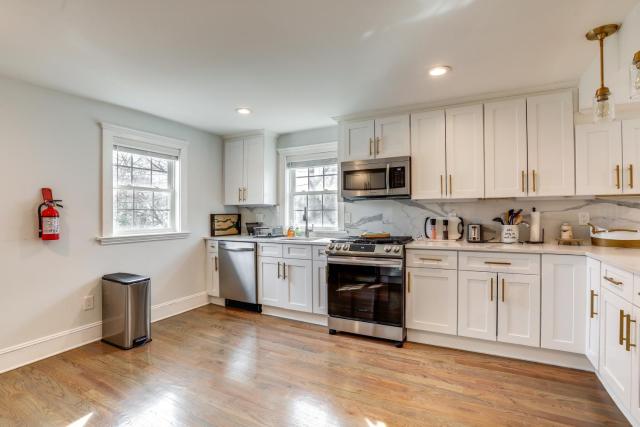 Long Branch Getaway - Walk to Beaches & Dining!