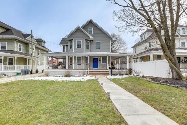Long Branch Getaway - Walk to Beaches & Dining!