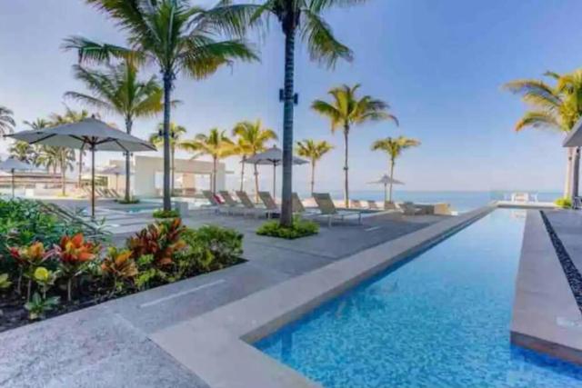 Harbor3008A Spectacular Beachfront Condo by Moikkarentals