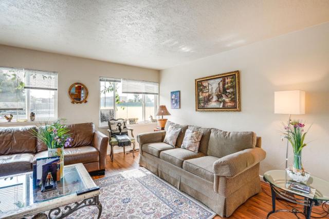 Pet-Friendly Apartment: 1 Mi to Lake Merritt!