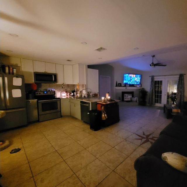 Bedroom Four minutes from beach