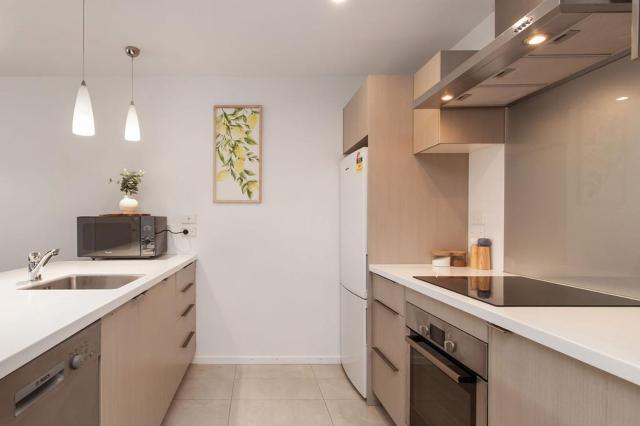 Funky Spacious 2Bdrms 2Bthrms Free Covered Park.