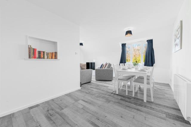 Two minute walk from the World of Beatrix Potter, apartment with parking