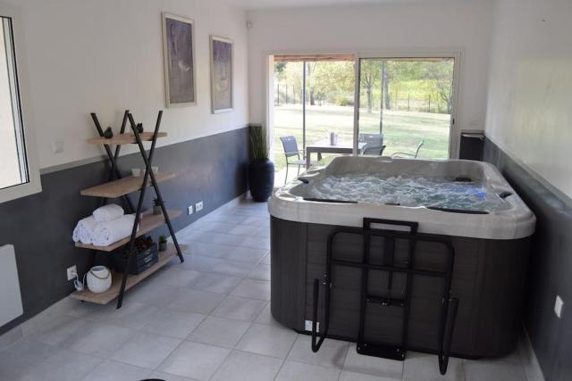 Villa Gard'iguette avec SPA entre vignes &garrigue