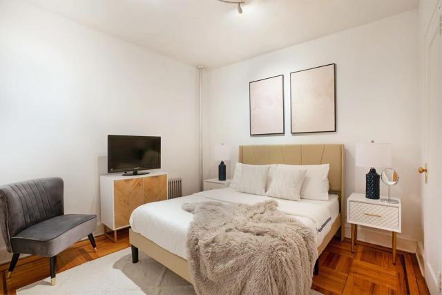 61-2A Large 1BR in Upper East Side