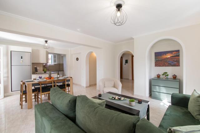 Spiros Holidays House