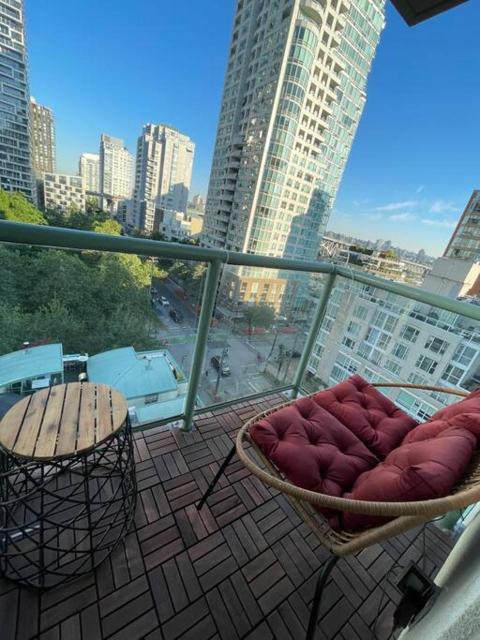 Luxury 2-bedroom condo beach side Yaletown
