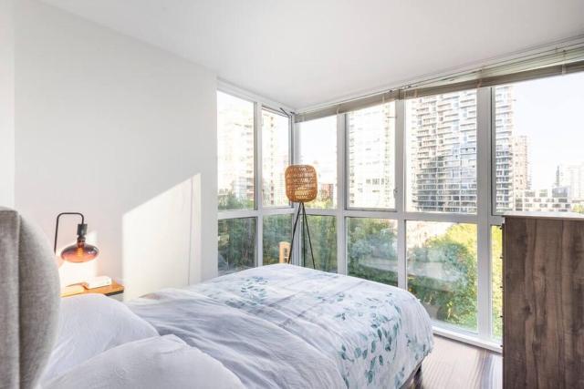 Luxury 2-bedroom condo beach side Yaletown