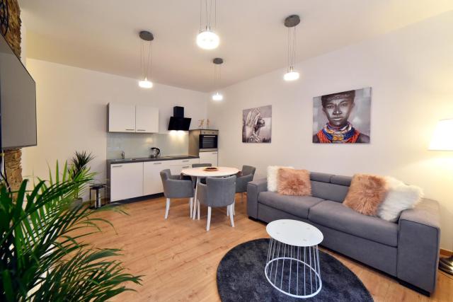 Altius - Peaceful Courtyard One-Bedroom Apartment