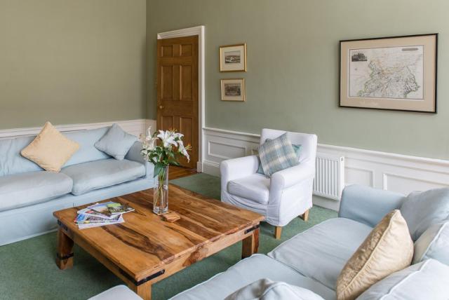 Unique Edinburgh New Town Apartment near Princes Street
