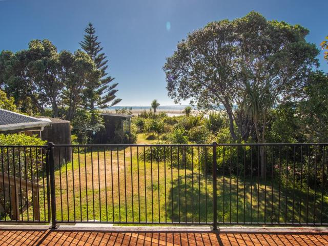 Godwit Cottage - Pākawau Beachfront Holiday Home