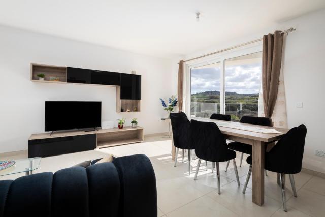 Modern & Spacious 2BR Apartment with Country Views - Close to Xemxija Bay