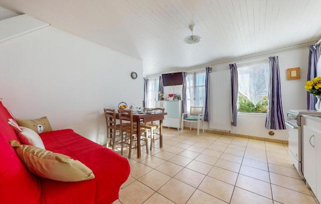 1 Bedroom Nice Home In Montmorillon