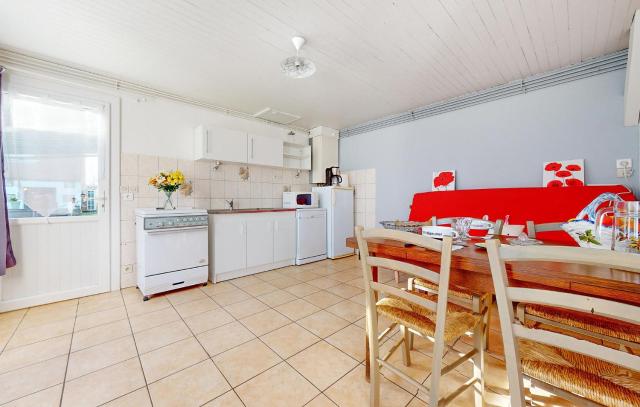 1 Bedroom Nice Home In Montmorillon