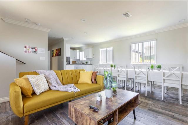 Cheerful 5BR house with parking near USC