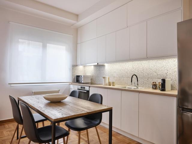 Sunny and Comfy 2bd Apt in Kolonaki