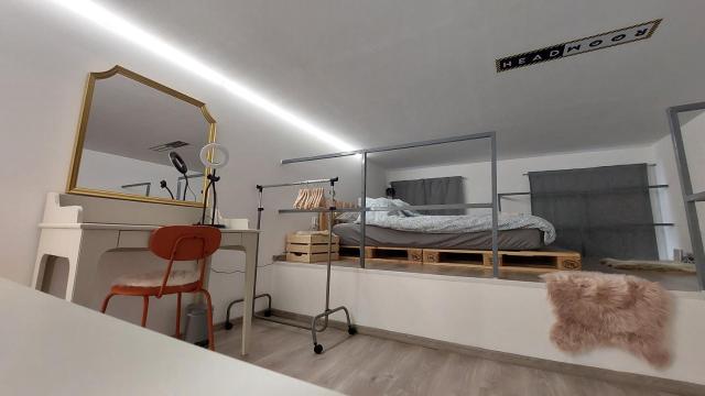 Headroom Apartment