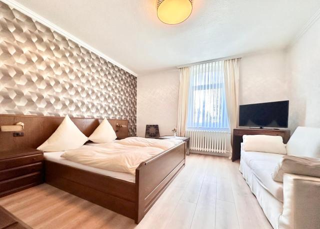 Hotel Deutsches Haus mit WLAN und Parkplatz, HDZ und Kliniken in der Nähe, direkt an der A2 und A30 gelegen