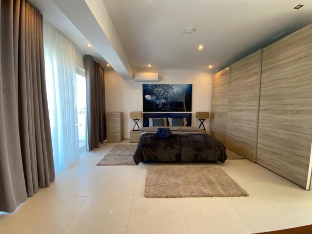 DUPLEX PENTHOUSE